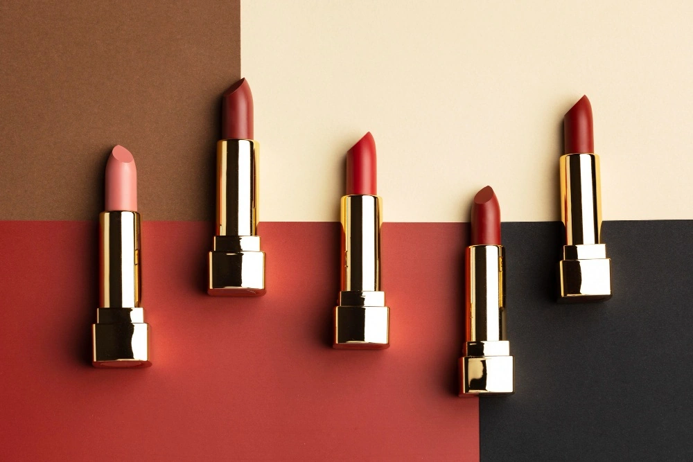 Come progettare tubetti di rossetto personalizzati che si distinguono in un mercato affollato?插图 Rossetto 1