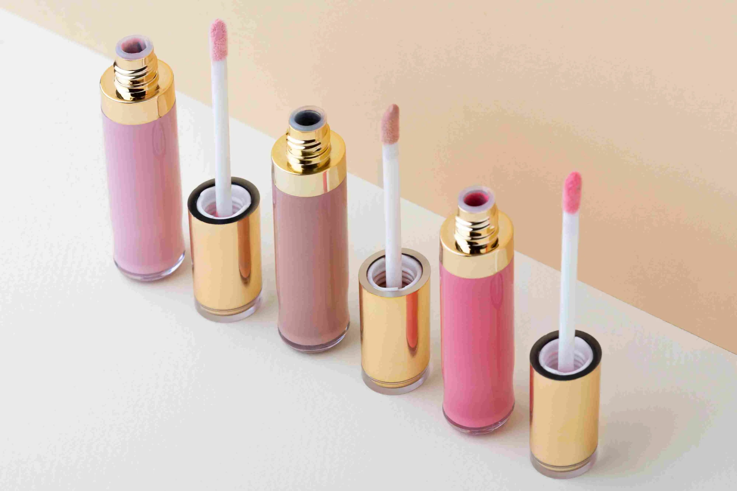 From Lip Balm to Lip Gloss: How to Build a Bulk Lip Product Line Faster with the Right Packaging Partner插图 high-angle-lipgloss-arrangement